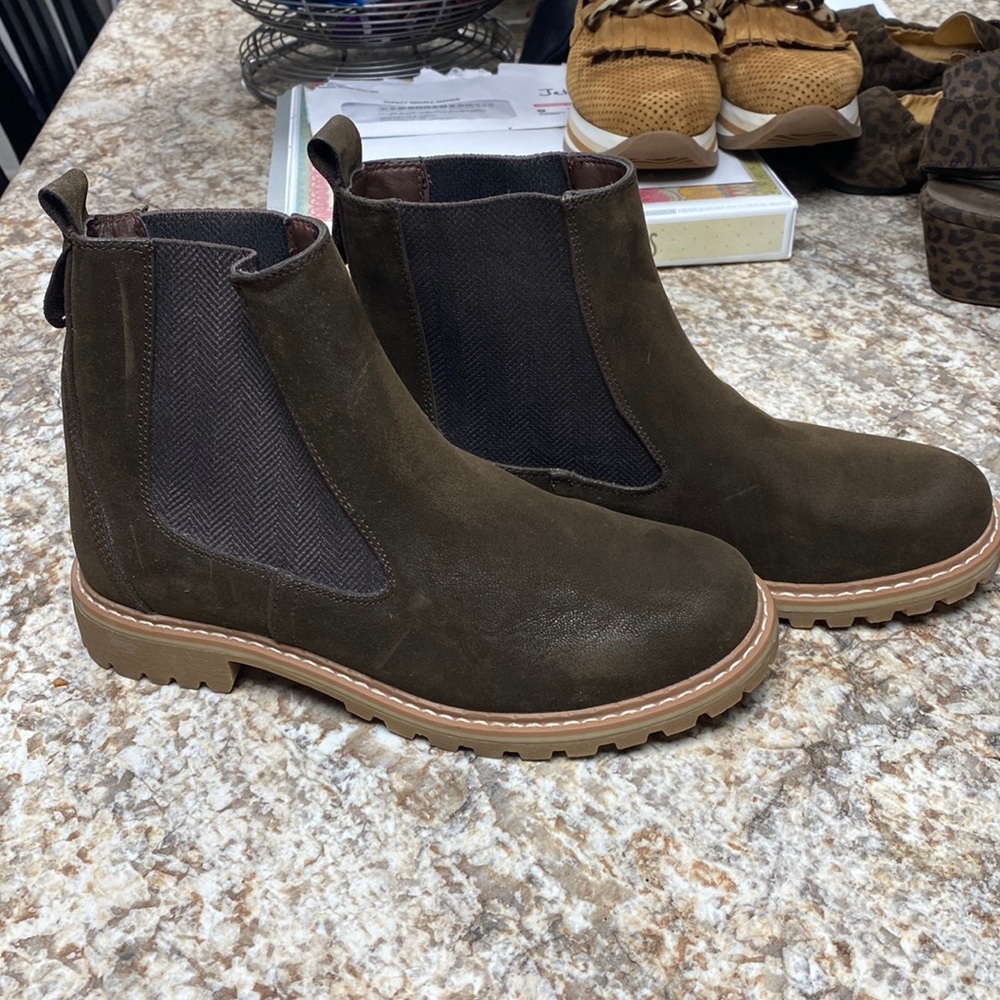 Boutique Chelsea Boots 9